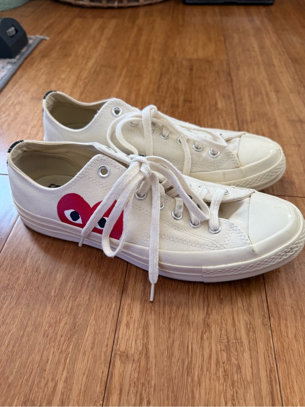 Comme des Garçons PLAY Cream Low-Top Sneakers with Red Heart